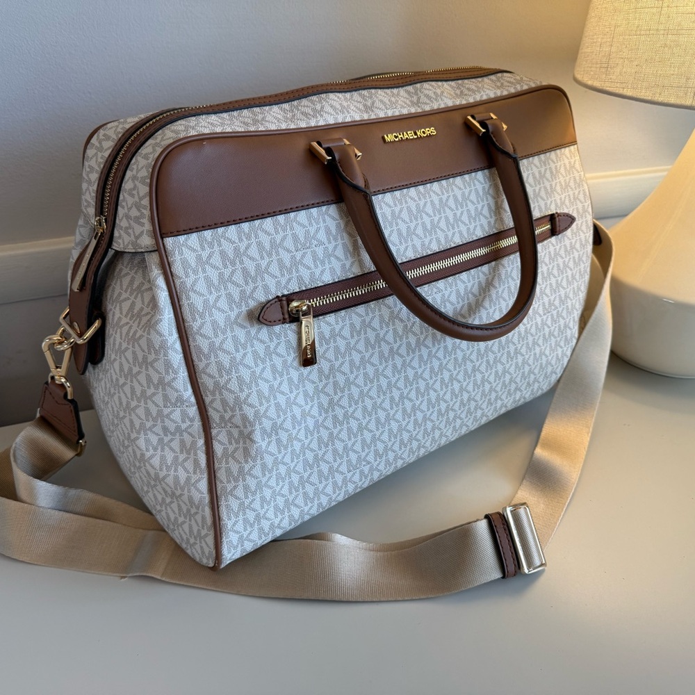 Michael Kors Ladies Large Travel Duffle Bag Vacation Getaway Trip Plane Vacation